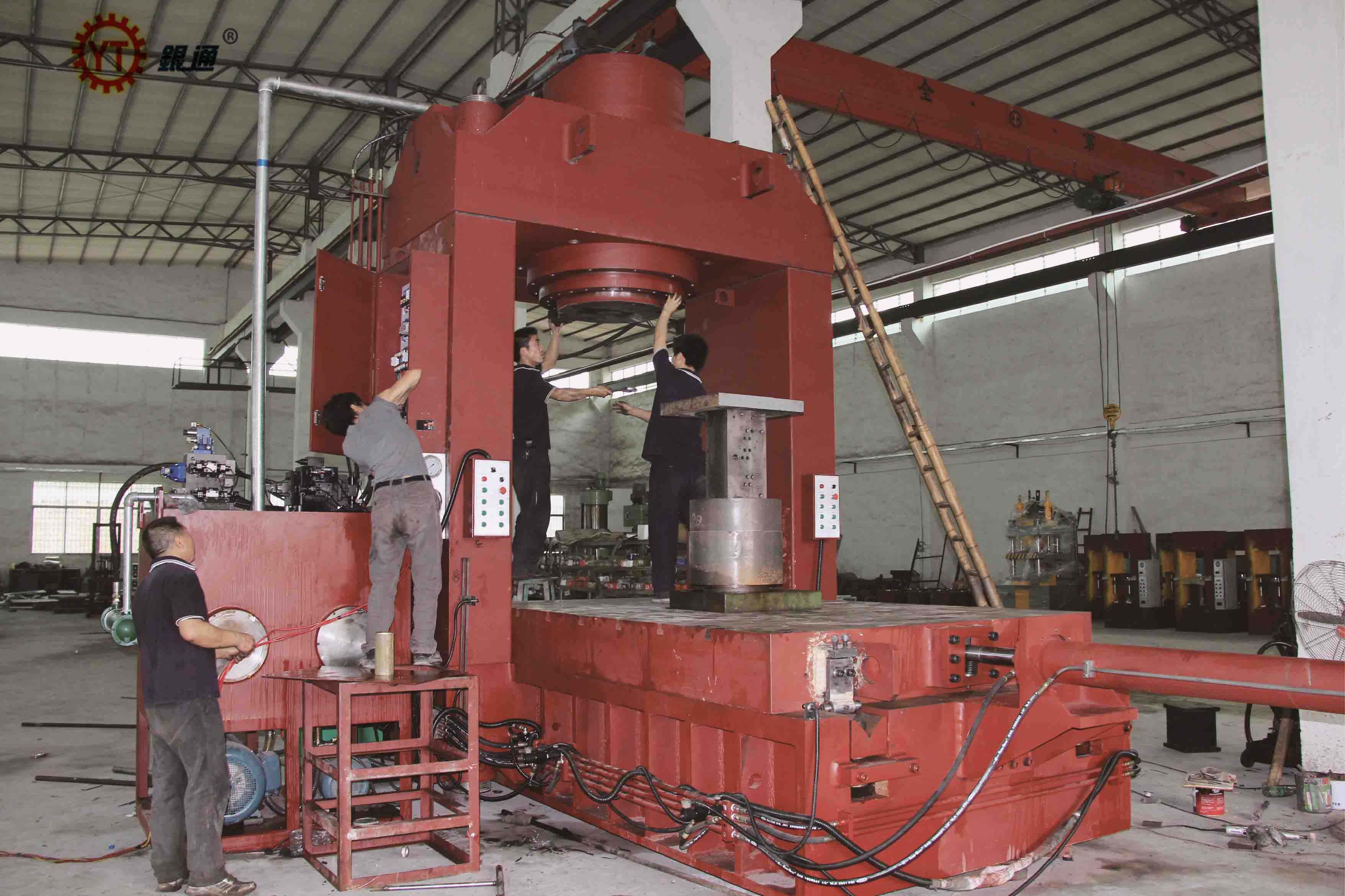 液壓機和撲克牌哪個好玩